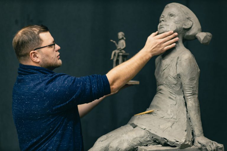 A Guide to Selecting the Ideal Clay and Instruments for Sculpting